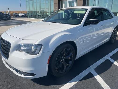 2020 Chrysler 300 Touring