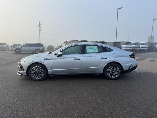 2025 Hyundai SONATA Hybrid SE