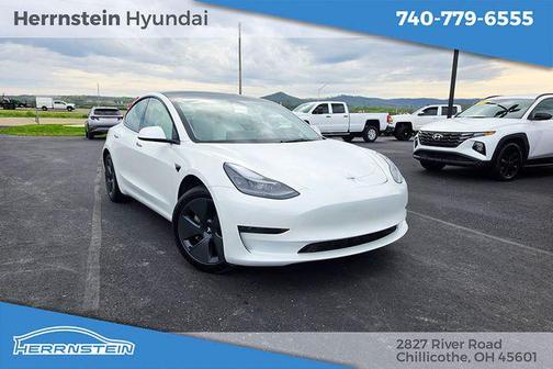 Pearl White Multi-Coat 2023 Tesla Model 3 Standard Range