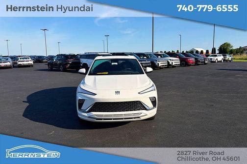White Frost Tricoat 2025 Buick Envista Avenir FWD
