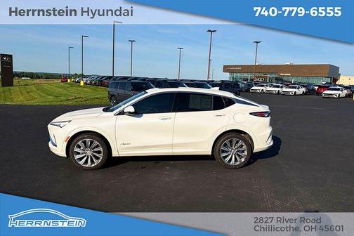 White Frost Tricoat 2025 Buick Envista Avenir FWD