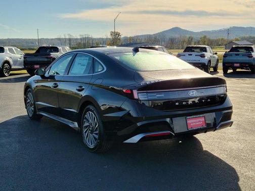 2026 Hyundai SONATA Hybrid SE