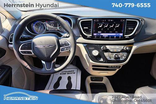 Crystal Metallic 2023 Chrysler Pacifica Touring L