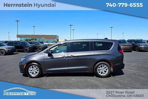 Crystal Metallic 2023 Chrysler Pacifica Touring L