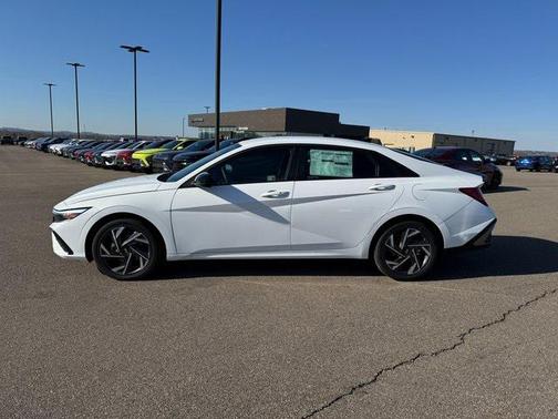 2025 Hyundai ELANTRA HEV SEL Sport