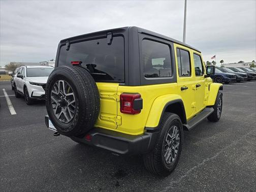 2024 Jeep Wrangler 4-Door Sahara