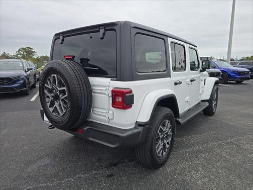 2024 Jeep Wrangler 4-Door Sahara