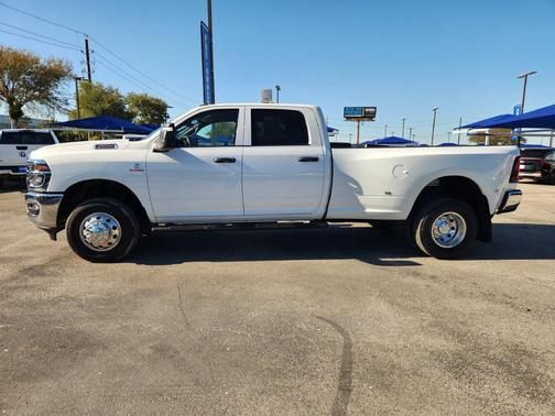 Bright White Clearcoat 2025 RAM 3500 Tradesman Crew Cab 4x4 8' Box