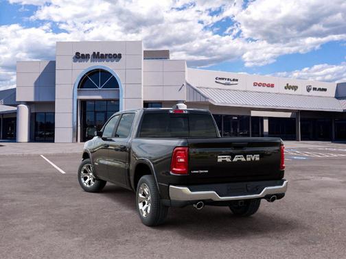 Diamond Black Crystal Pearlcoat 2026 RAM 1500 Big Horn/Lone Star