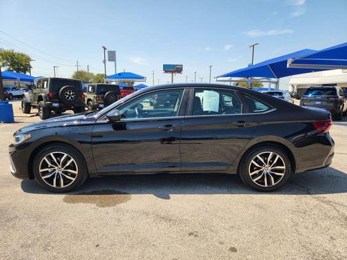 Deep Black Pearl 2026 Volkswagen Jetta 1.4T SE