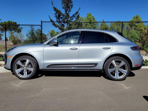2025 Porsche Macan Loaner