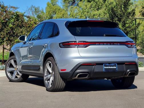 2025 Porsche Macan Loaner