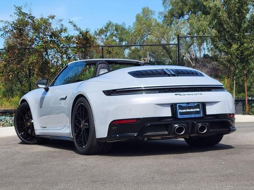 2026 Porsche 911 Carrera GTS