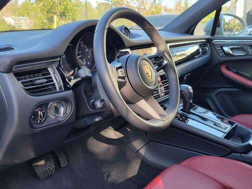 2025 Porsche Macan Loaner