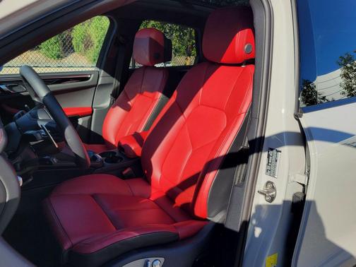 2025 Porsche Macan Loaner