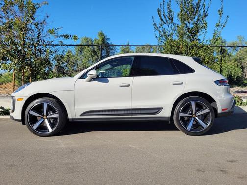 2025 Porsche Macan Loaner