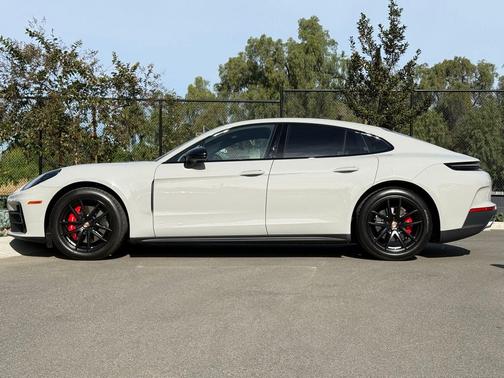 2026 Porsche Panamera Base