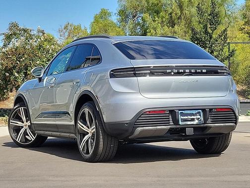 2025 Porsche Macan 4S