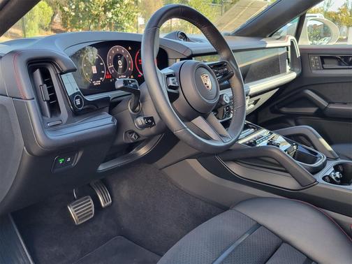 2025 Porsche Cayenne GTS