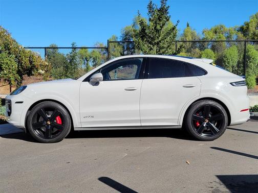 2025 Porsche Cayenne GTS