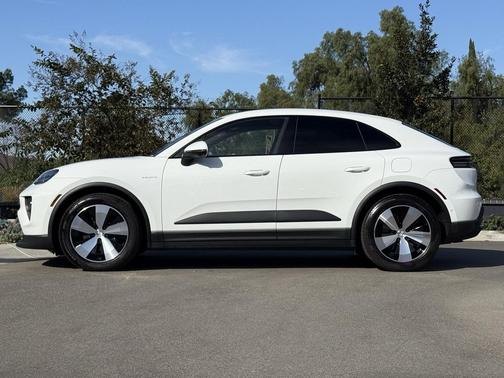 2025 Porsche Macan 4