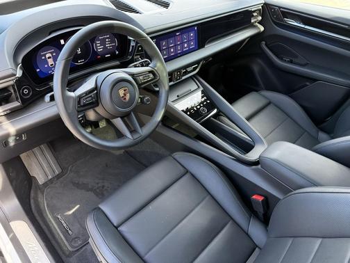 2025 Porsche Macan 4