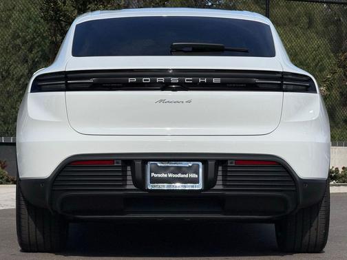 2025 Porsche Macan 4