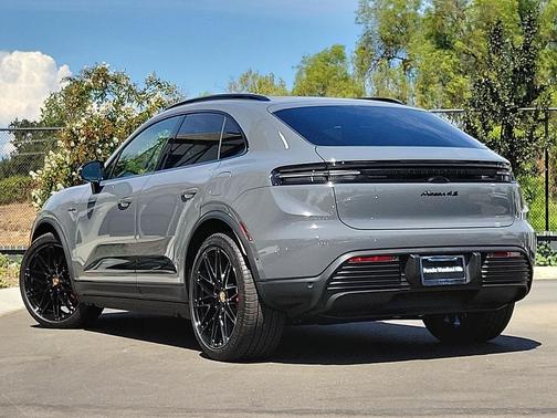 2025 Porsche Macan 4S