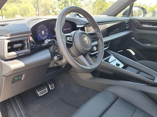 2025 Porsche Macan 4S