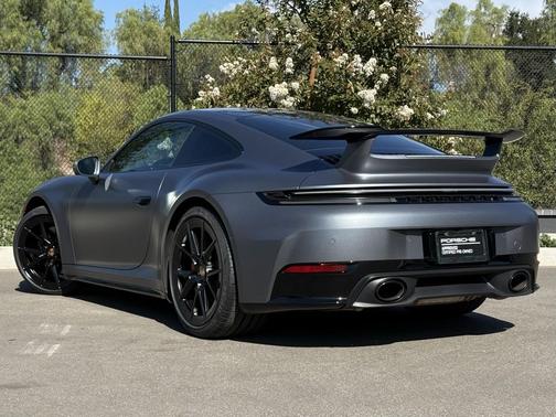 2025 Porsche 911 Carrera