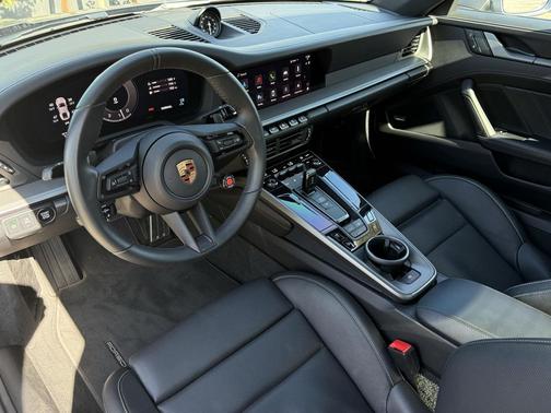 2025 Porsche 911 Carrera