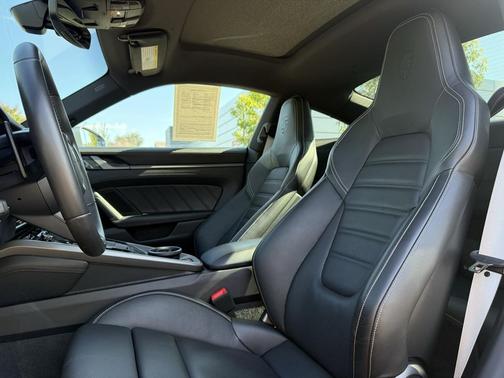 2025 Porsche 911 Carrera