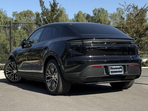 2024 Porsche Macan 4