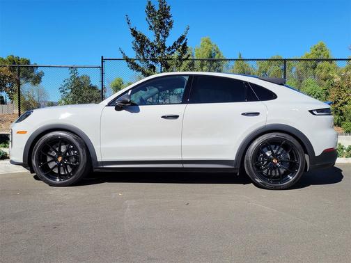 2025 Porsche Cayenne Turbo GT