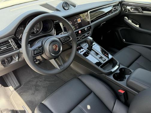 2026 Porsche Macan 