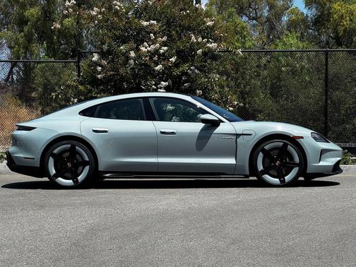 Shade Green Metallic 2025 Porsche Taycan