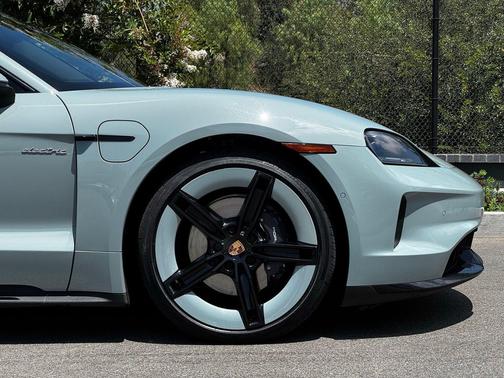Shade Green Metallic 2025 Porsche Taycan