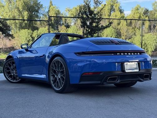 2025 Porsche 911 Carrera