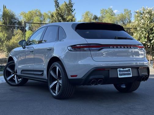 2025 Porsche Macan 