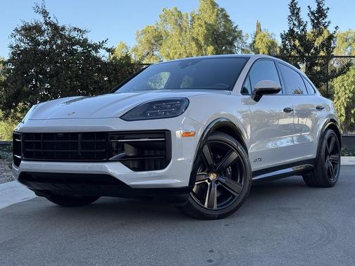 2025 Porsche Cayenne GTS