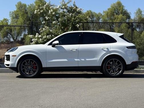 2024 Porsche Cayenne S