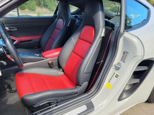 2024 Porsche 718 Cayman Style Edition