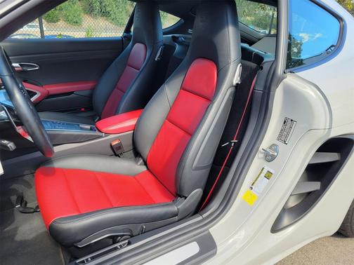 2024 Porsche 718 Cayman Style Edition