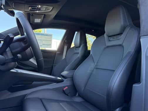 2025 Porsche Macan Turbo