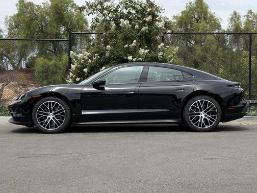 2025 Porsche Taycan 4