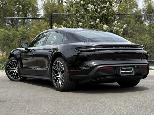 2025 Porsche Taycan 4