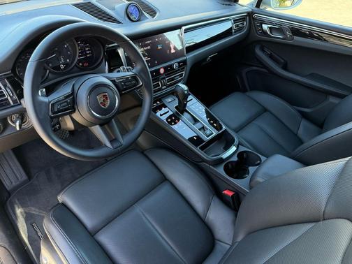 2026 Porsche Macan Loaner