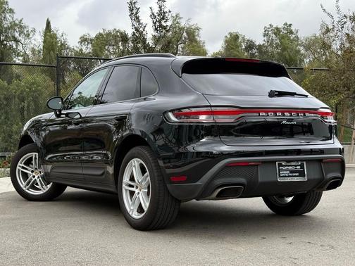2024 Porsche Macan Base (PDK)