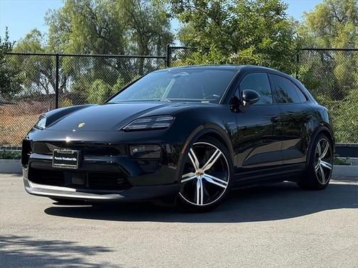 2025 Porsche Macan Turbo
