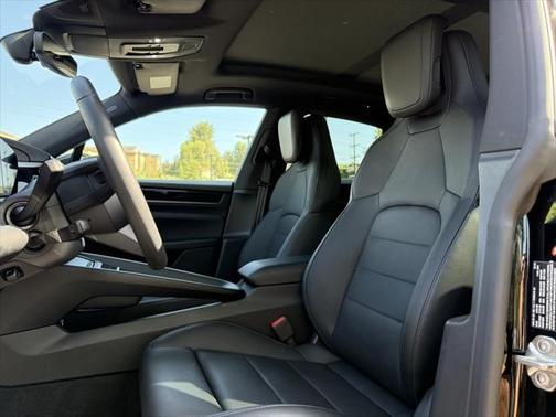 2025 Porsche Macan Turbo